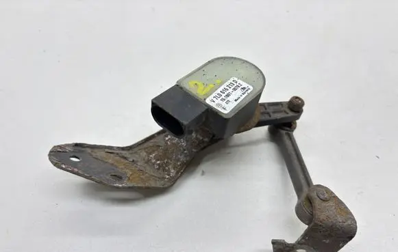 Audi A8 S8 D3 4E Headlight/headlamp level sensor 7L0616213D