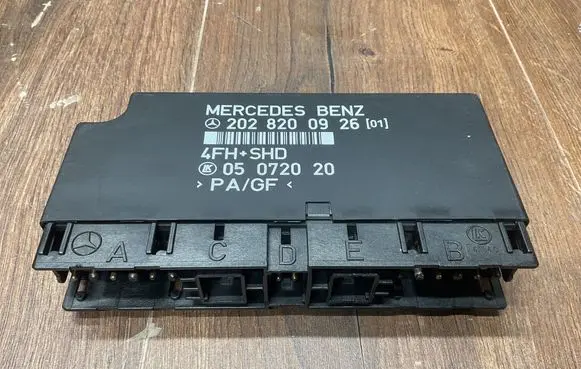 Mercedes-Benz E W124 Comfort/convenience module 2028200926