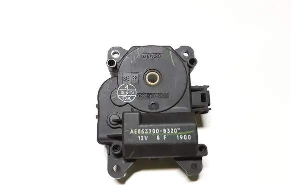 Toyota RAV 4 (XA20) Air flap motor/actuator AE0637008320