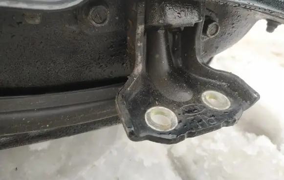 KIA Sorento Rear door lower hinge