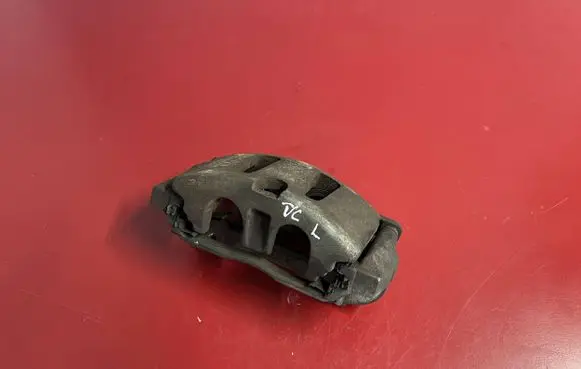 Chrysler Town & Country V Front brake caliper 17988801 17986801