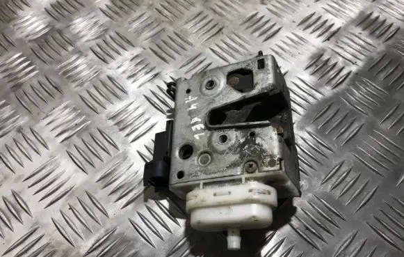 Audi A4 S4 B5 8D Front door lock 8d1837016a