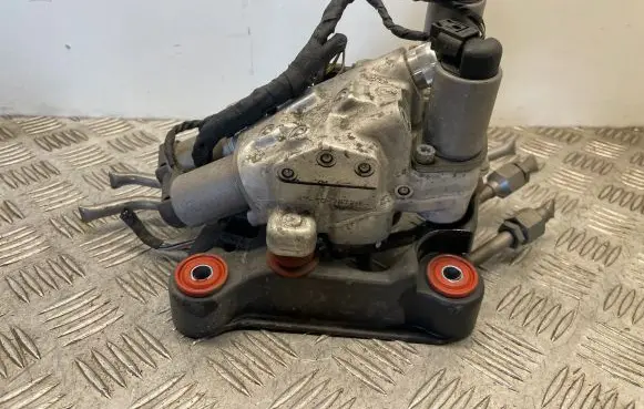 BMW 7 F01 F02 F03 F04 Air suspension compressor 6775258