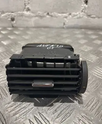 Toyota Avensis T250 Dashboard side air vent grill/cover trim TSM5512G