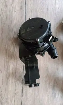 Mercedes-Benz C W205 Electric auxiliary coolant/water pump A0005004900