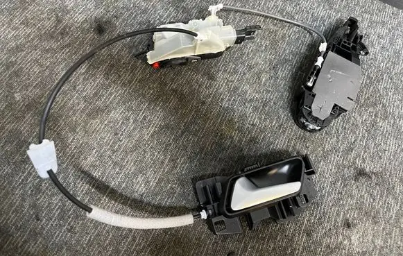Peugeot 5008 Rear door lock PSA228298 533M1481N3 16943632