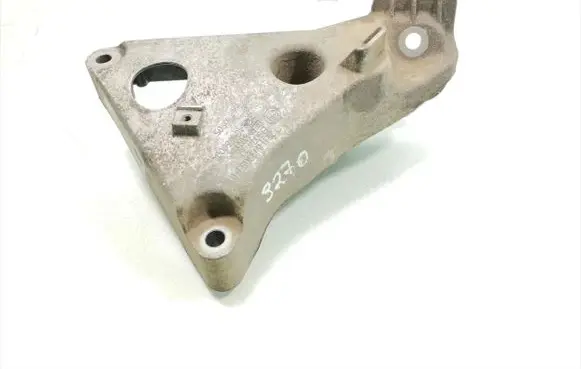 BMW 5 E60 E61 Engine mount bracket 6777053