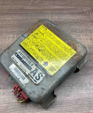 Mitsubishi Pajero Airbag control unit/module MR213889 K11WP70