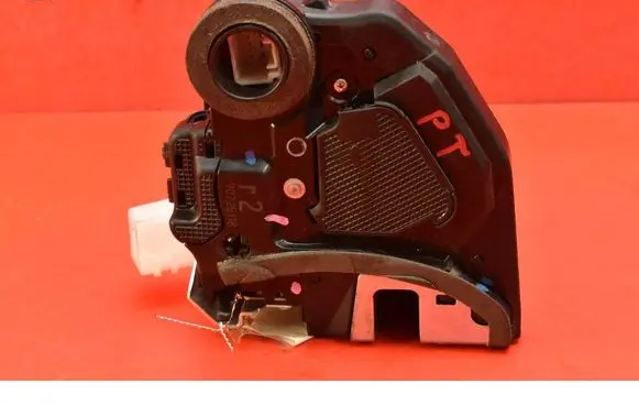 Toyota C-HR I Rear door lock 