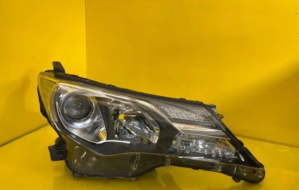 Toyota RAV 4 (XA40) Headlight/headlamp W0836