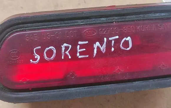 KIA Sorento Third/center stoplight 927003E0