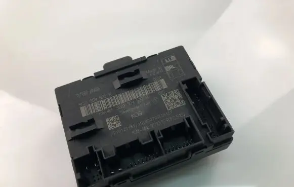 Volkswagen PASSAT B7 Other control units/modules 5Q0959592E
