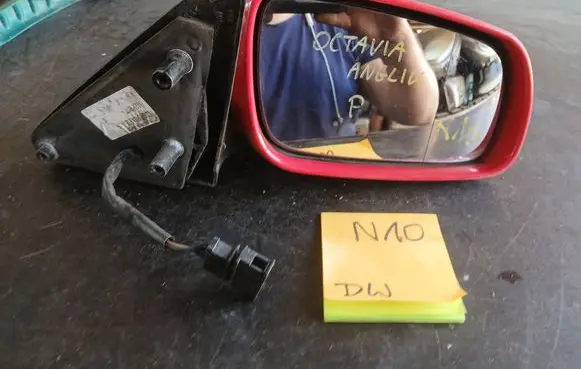 Skoda Octavia Mk1 (1U) Front door electric wing mirror