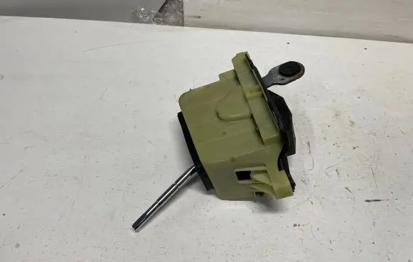 Mercedes-Benz C W204 Gear shifter/selector A2042677524