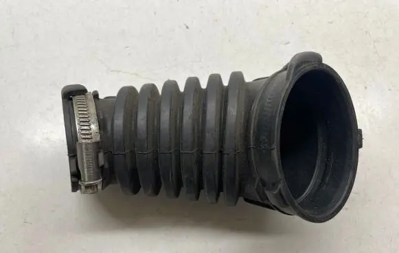 Porsche Cayenne (9Y0 9Y3) Intercooler hose/pipe 95812974030 06M129740C