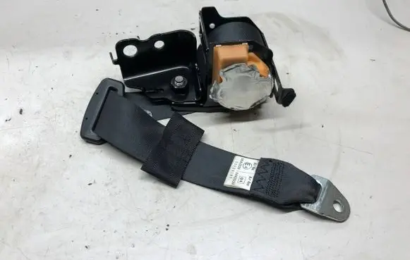 Mazda 6 Rear seatbelt