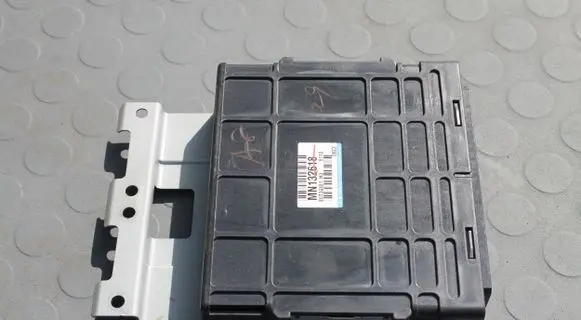 Mitsubishi Lancer Engine control unit/module MN132618