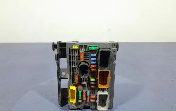 Citroen C5 Fuse box set 9807028580