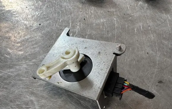 Renault Koleos I Air flap motor/actuator 5027523750B