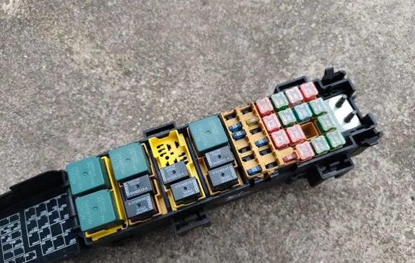 Jeep Grand Cherokee (WJ) Fuse box set P56042961AF