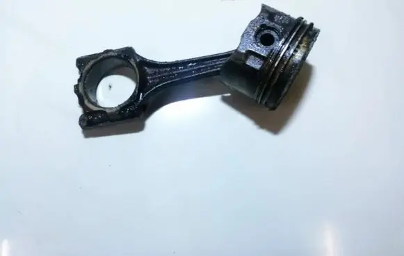 Volkswagen PASSAT B5 Piston with connecting rod