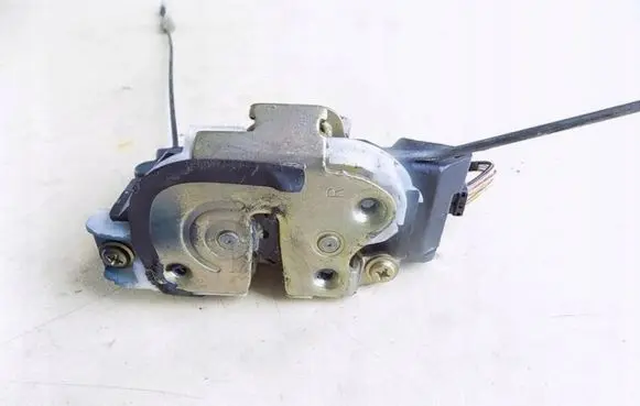 Mitsubishi Lancer Front door lock