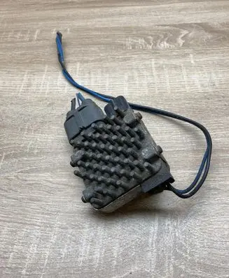 Mitsubishi Galant Coolant fan relay 1049933011