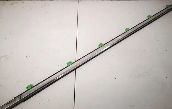 Honda CR-V Front door glass trim molding 