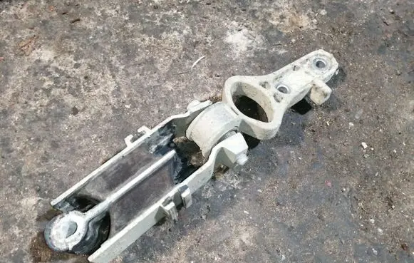 Volvo S60 Engine mount bracket 31401239