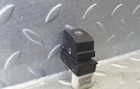 Skoda Superb B6 (3T) Electric window control switch 5J0959855