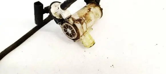 Honda CR-V Windscreen/windshield washer pump 