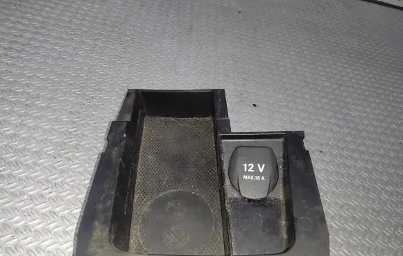 Mercedes-Benz B W245 12 V Socket (front) 