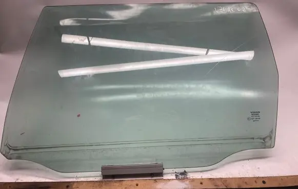 Volvo V70 Rear door window glass 43R001105
