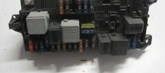 Mercedes-Benz E W211 Fuse module 2115453901