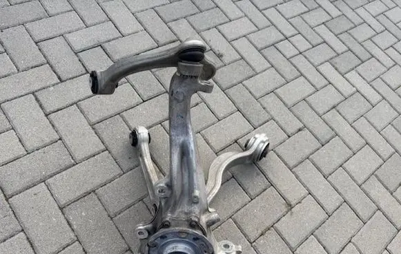 Rear wheel hub