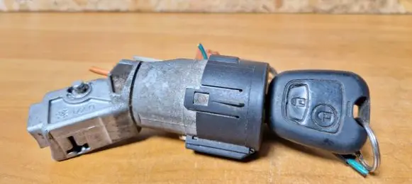Peugeot 207 Ignition lock 9663123280