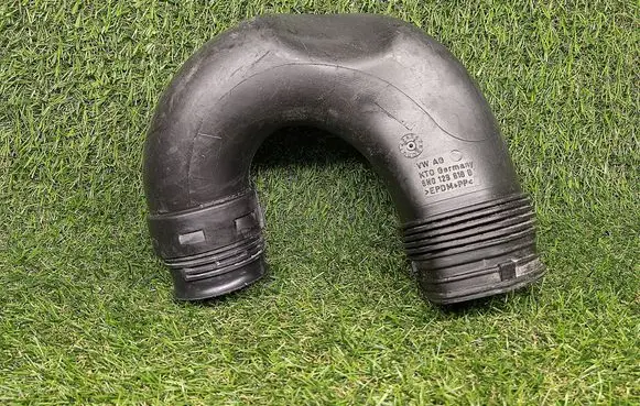 Volkswagen Tiguan Air intake duct part 5N0129618B