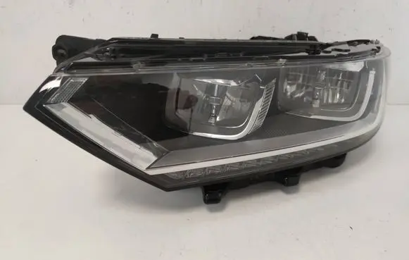 Volkswagen PASSAT B8 Headlight/headlamp 90049922