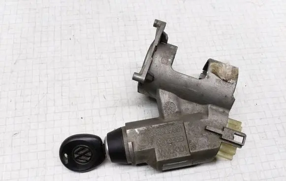 Volkswagen Golf III Ignition lock 357905851
