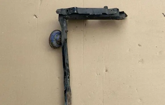 Volkswagen Transporter - Caravelle T4 Headlight/headlamp mounting bracket 7D0422491