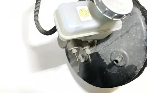 Suzuki Grand Vitara II Master brake cylinder