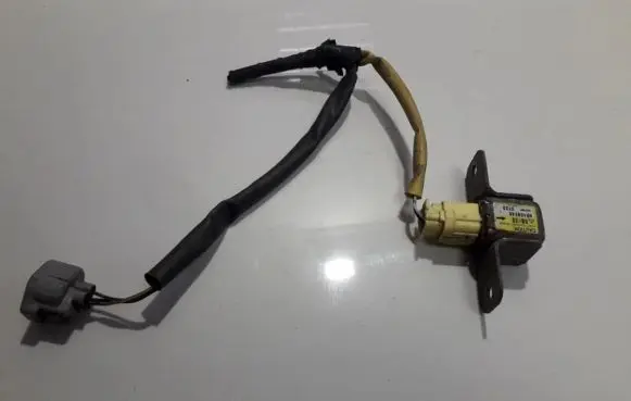Mitsubishi Pajero Airbag deployment crash/impact sensor mr409363