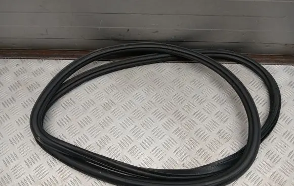 Audi Q3 8U Front door rubber seal 8U0831721