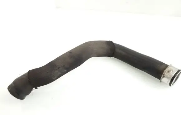 Mercedes-Benz C W203 Engine coolant pipe/hose 2035010882