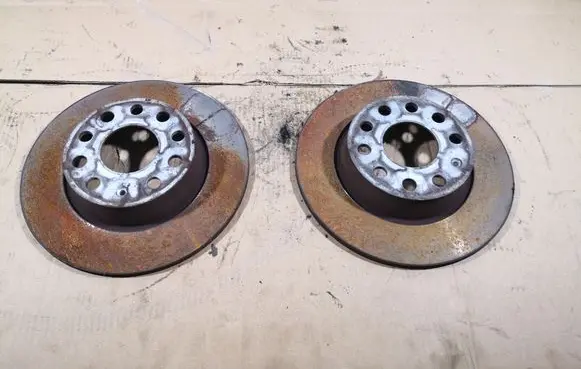 Volkswagen Golf VII Rear brake disc