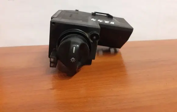 Mercedes-Benz E W210 Light switch 2105450104 5244