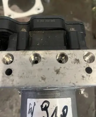 Mercedes-Benz Sprinter W907 W910 ABS Pump A9079000703