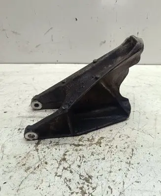 Volkswagen Transporter - Caravelle T5 Engine mounting bracket R7566103E
