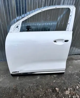 KIA Sorento Front door