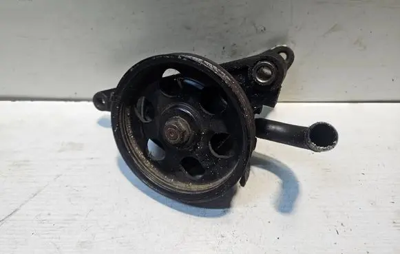 Mazda 626 Power steering pump 71064032 G06T32650A